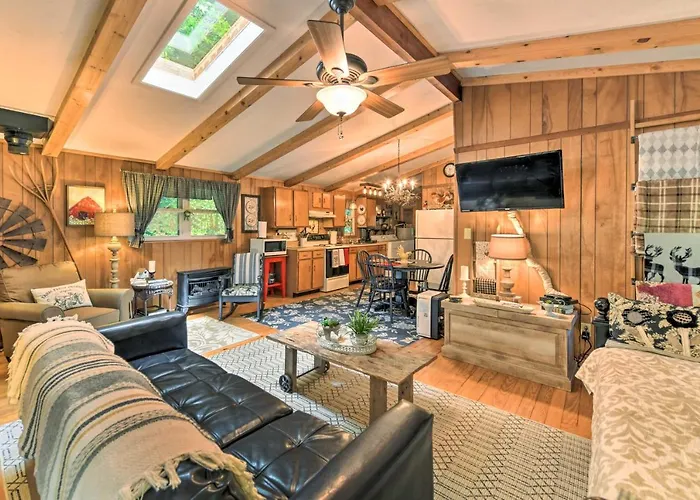 Smoky Mtn Cottage On Creek W/ Lanai & Forest Views
