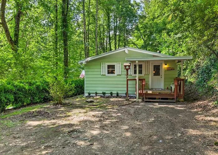 Smoky Mtn Cottage On Creek W/ Lanai & Forest Views