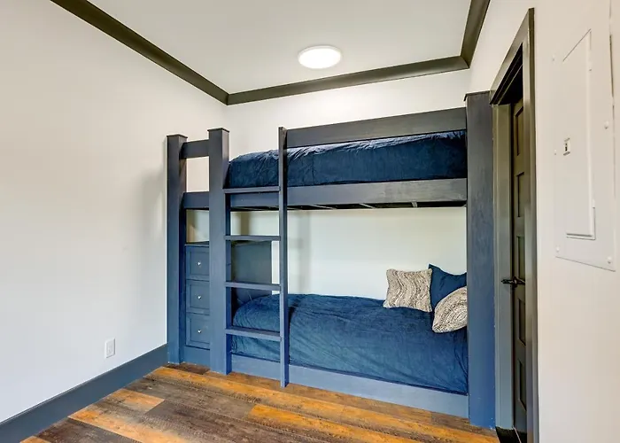Modern Franklin Studio: Prime Downtown Location!