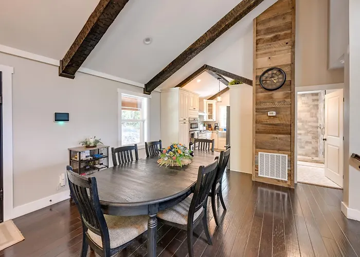 Beautiful Franklin Home W/ Bunkhouse & Hot Tub!