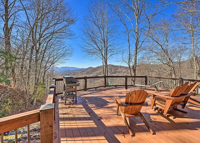 Spacious Franklin Cabin W/ Mountain Views!